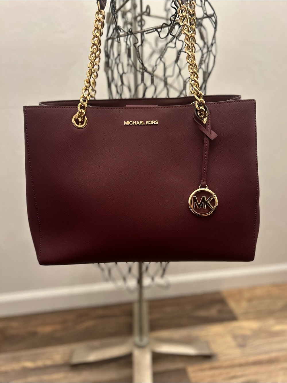 Michael Kors Tote Bag Burgundy Saffiano Style Gold Chain Shoulder Bag
